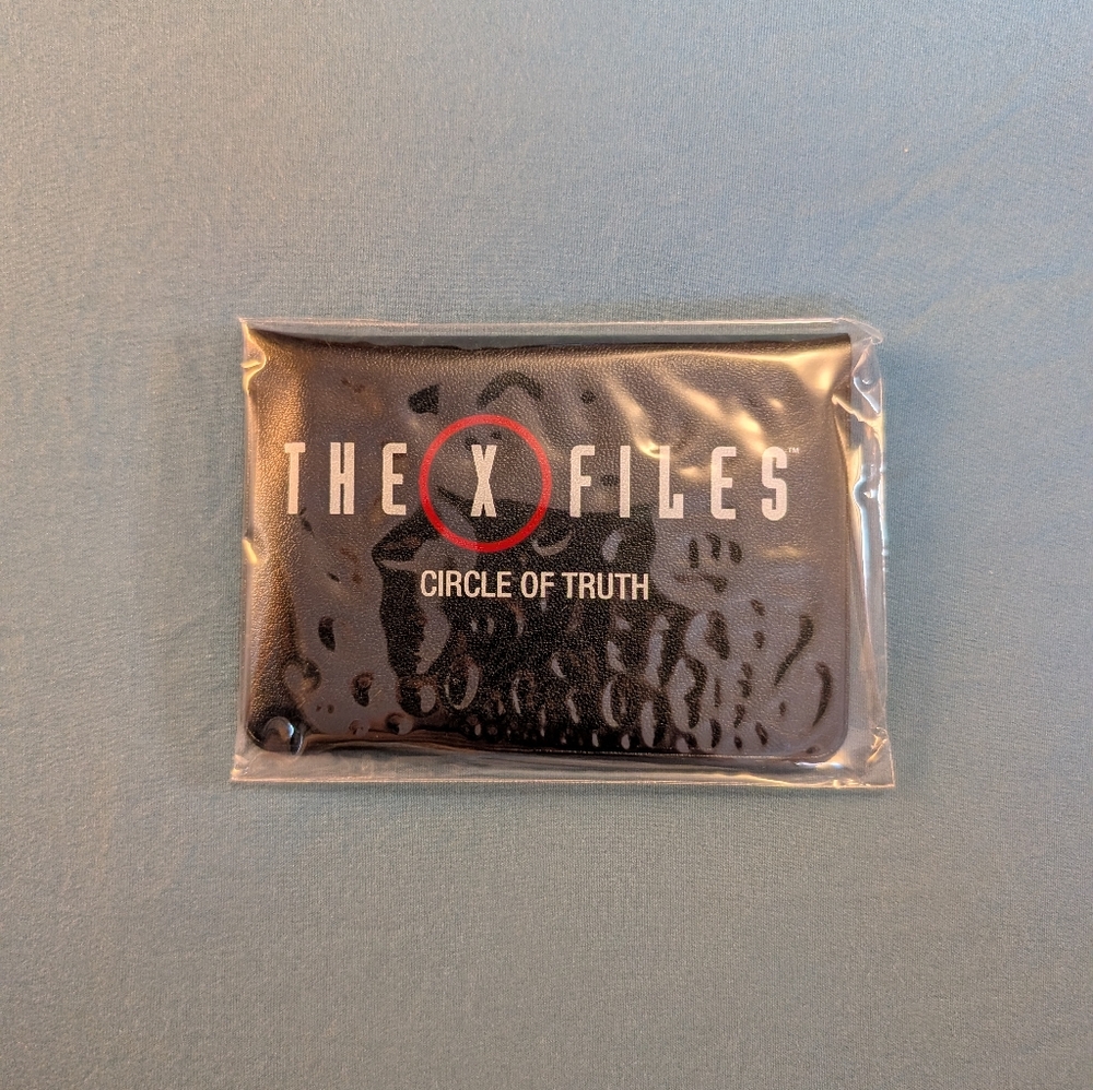 The X Files Circle of Truth Wallet With Card Game